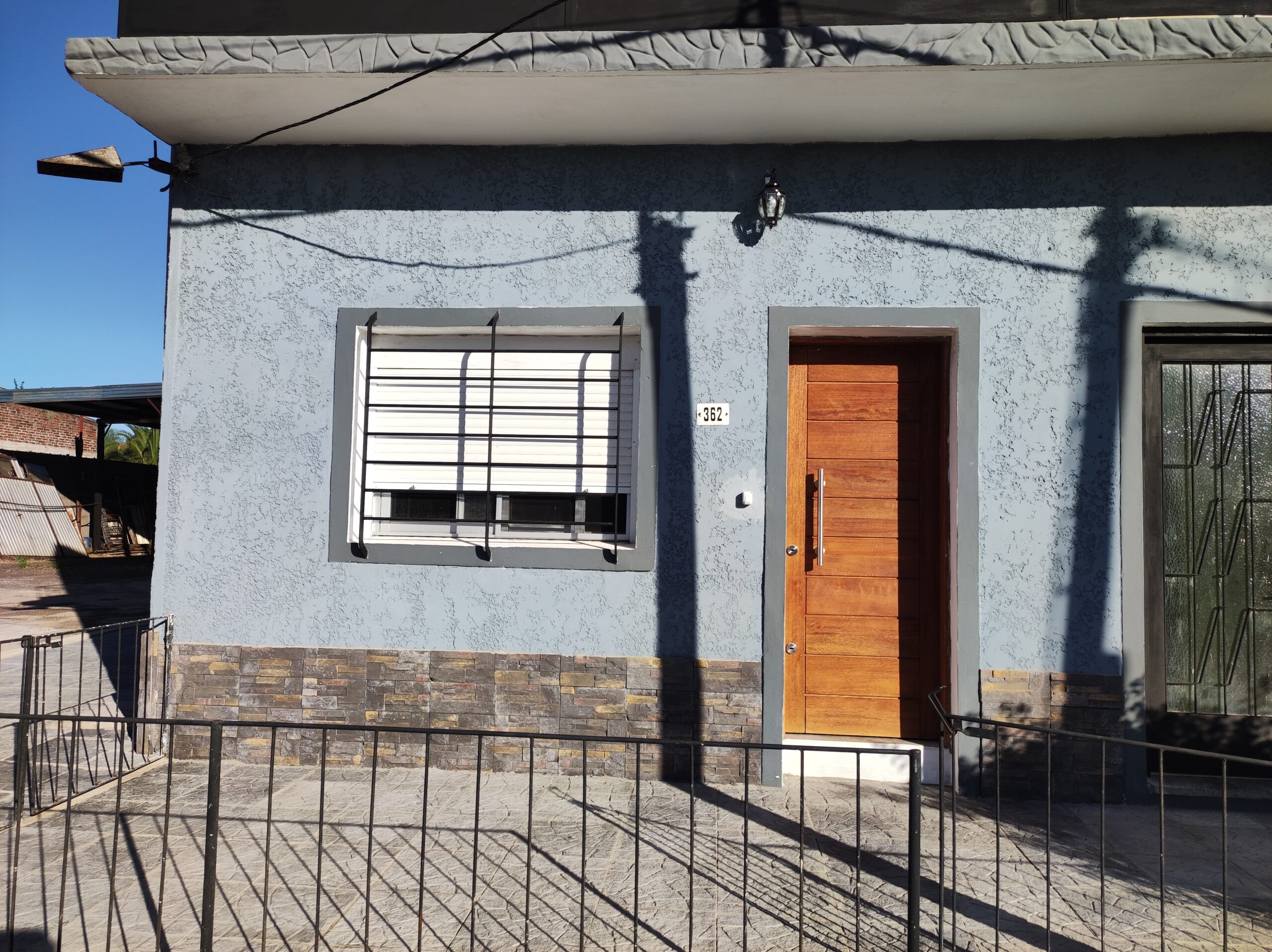 Se alquila apartamento totalmente restaurado a estrenar en zona centro de la ciudad de Paso de los Toros Ref. PTA 325